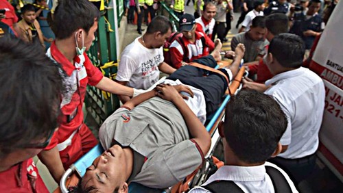 Indonésie: 40 blessés dans la collision de deux trains à Jakarta - ảnh 1